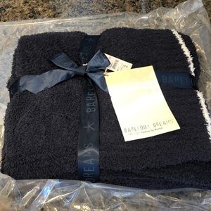 Barefoot Dreams indigo contrast blanket. 45”x60”